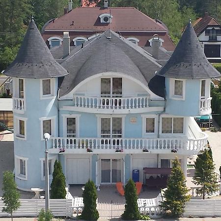 Crystal Es Susanne Panzio Bed & Breakfast Siofok Ngoại thất bức ảnh