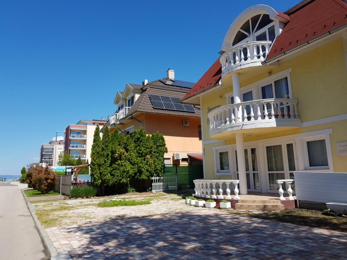 Crystal Es Susanne Panzio Bed & Breakfast Siofok Ngoại thất bức ảnh