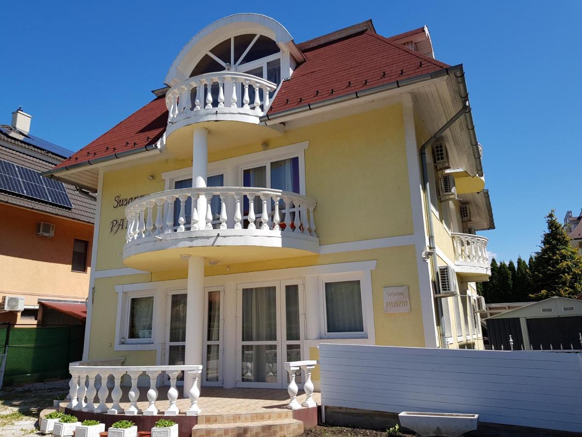 Crystal Es Susanne Panzio Bed & Breakfast Siofok Ngoại thất bức ảnh