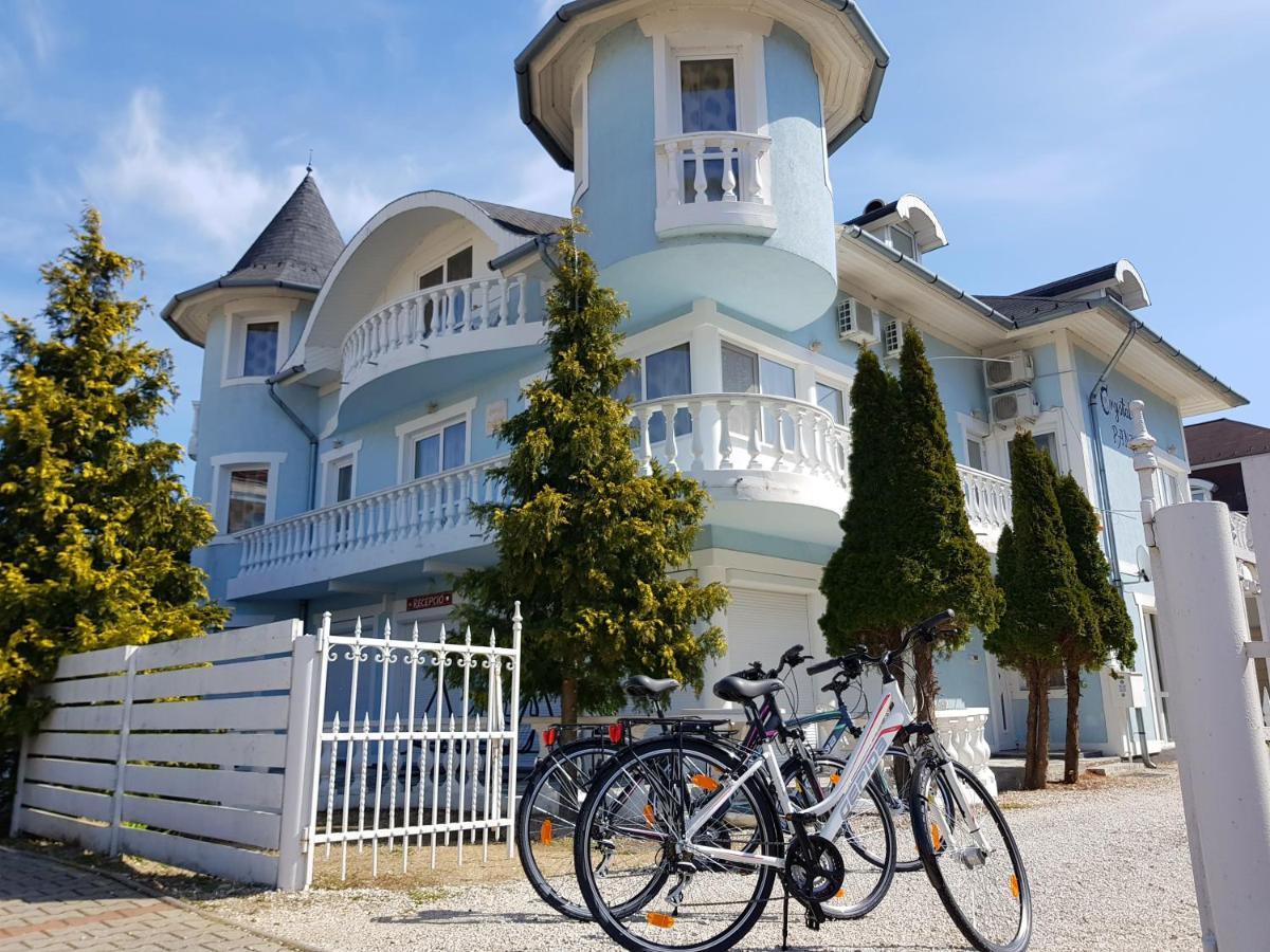 Crystal Es Susanne Panzio Bed & Breakfast Siofok Ngoại thất bức ảnh