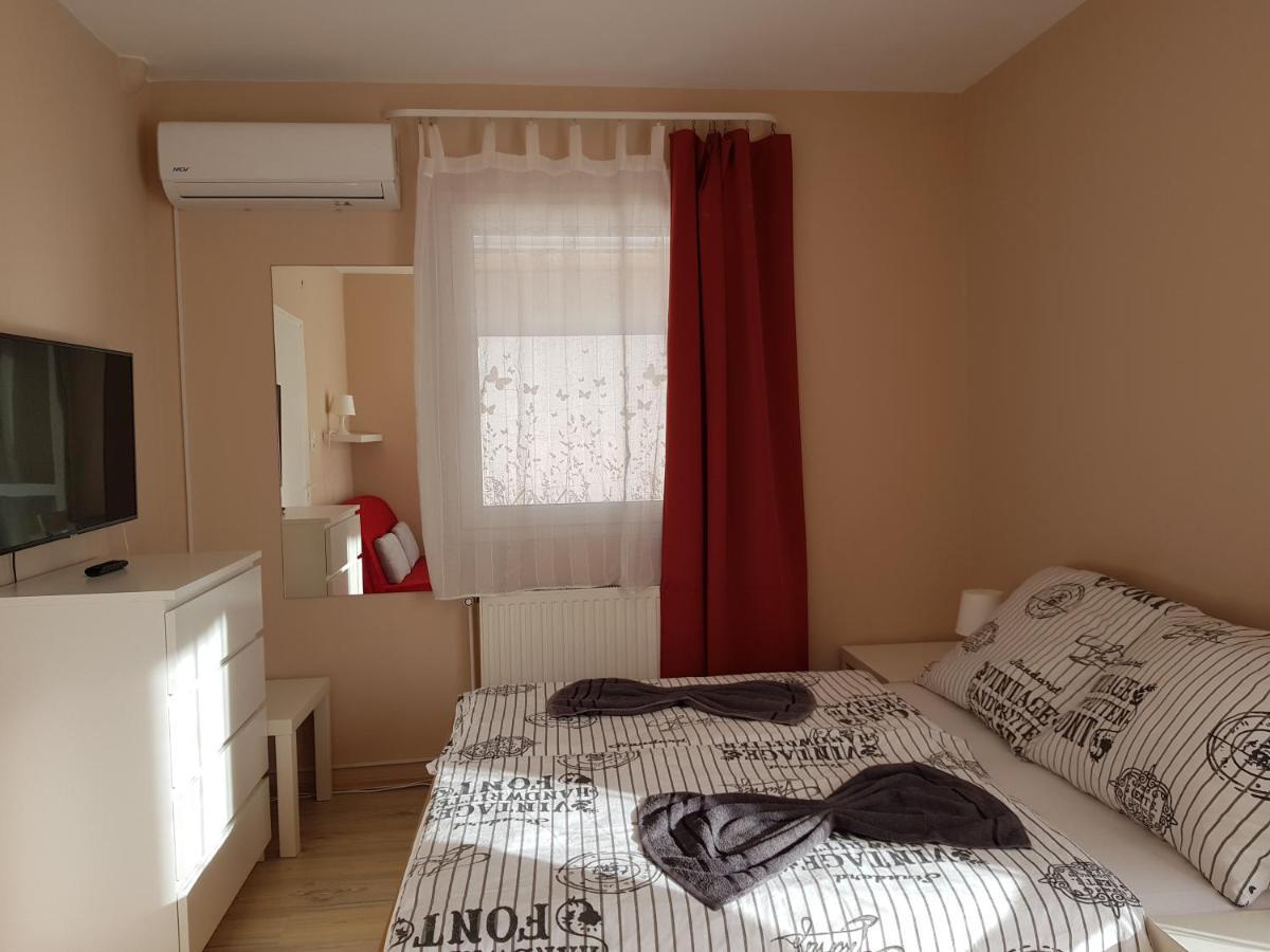 Crystal Es Susanne Panzio Bed & Breakfast Siofok Ngoại thất bức ảnh