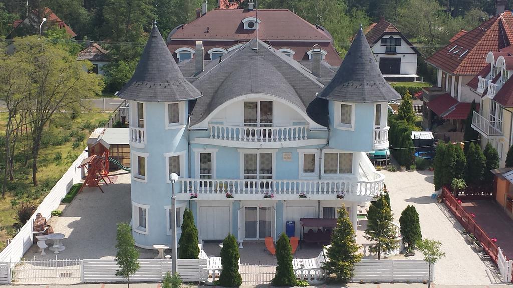 Crystal Es Susanne Panzio Bed & Breakfast Siofok Ngoại thất bức ảnh