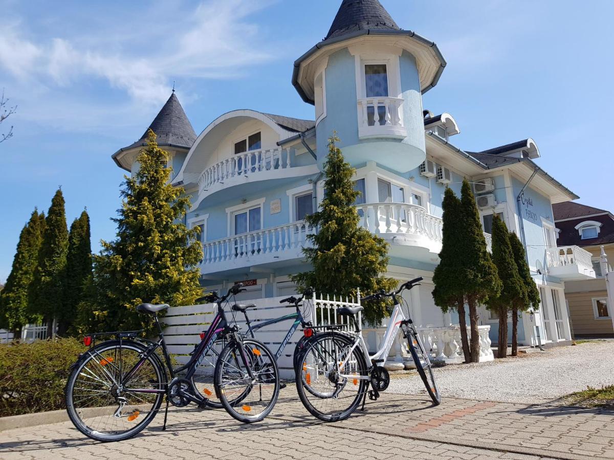 Crystal Es Susanne Panzio Bed & Breakfast Siofok Ngoại thất bức ảnh