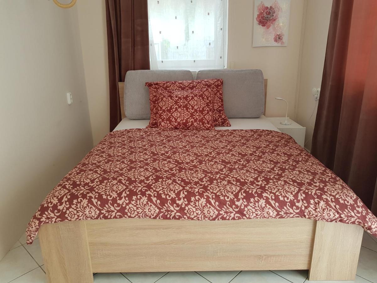 Crystal Es Susanne Panzio Bed & Breakfast Siofok Ngoại thất bức ảnh