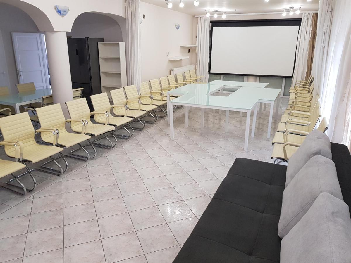 Crystal Es Susanne Panzio Bed & Breakfast Siofok Ngoại thất bức ảnh