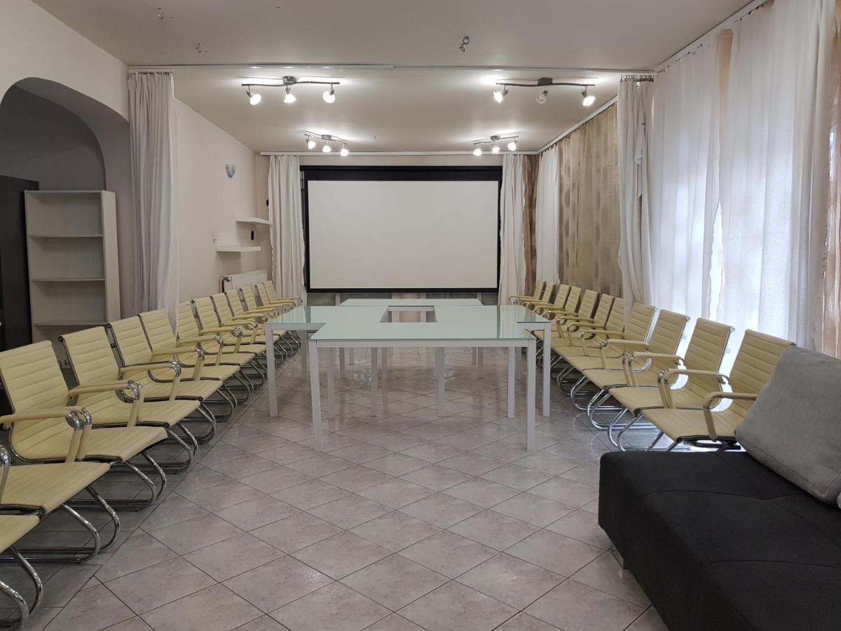 Crystal Es Susanne Panzio Bed & Breakfast Siofok Ngoại thất bức ảnh