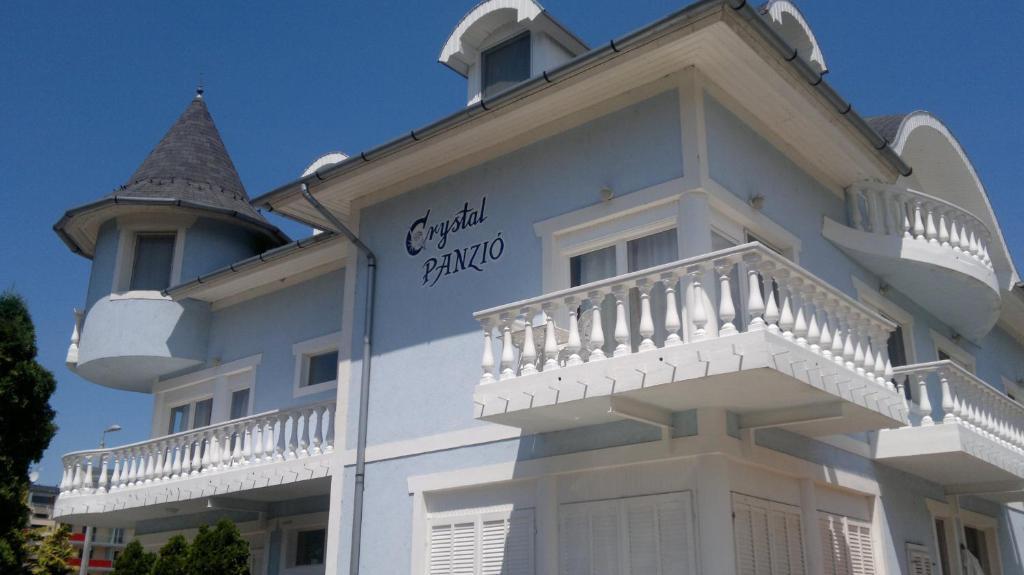 Crystal Es Susanne Panzio Bed & Breakfast Siofok Ngoại thất bức ảnh