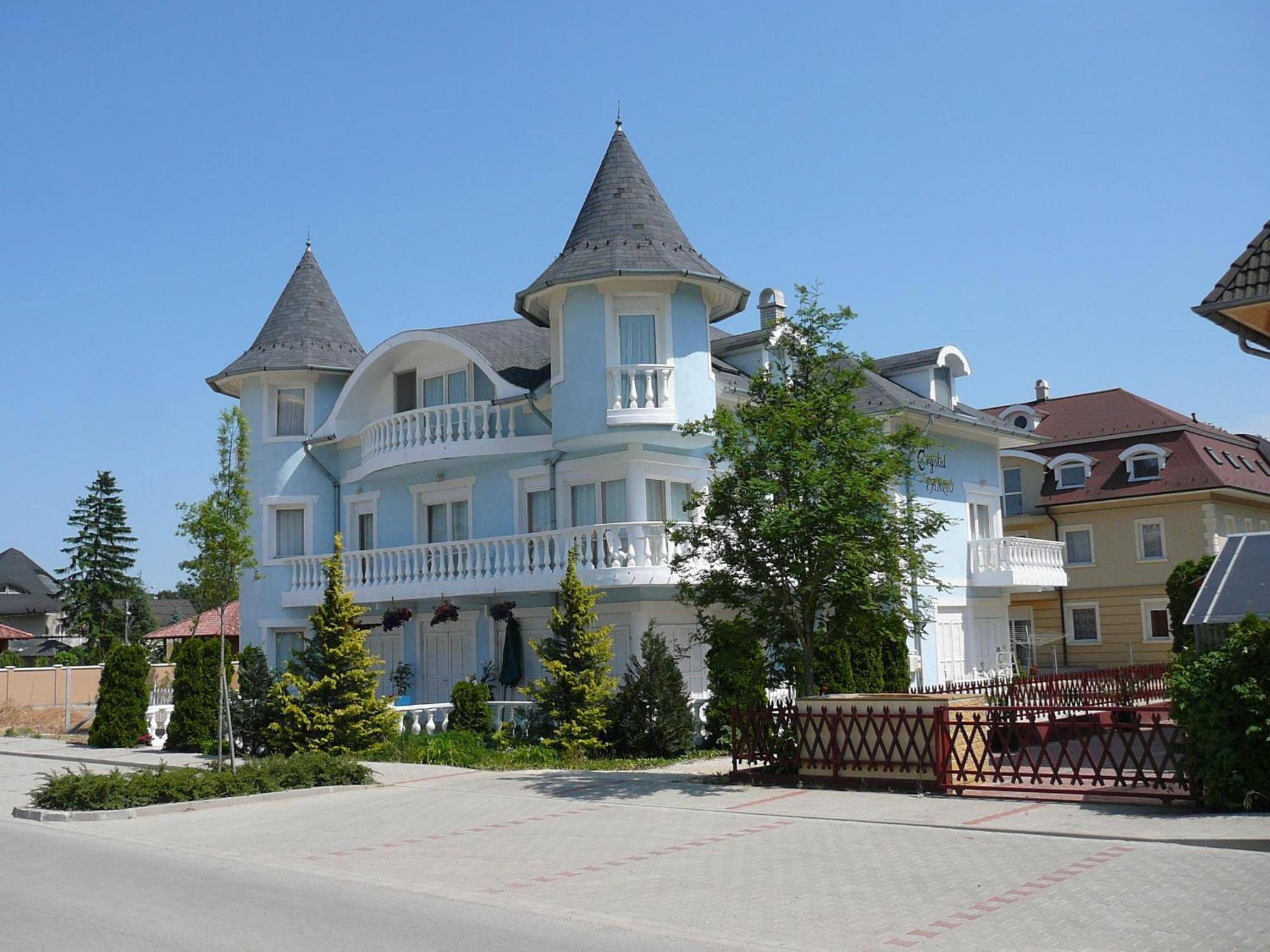 Crystal Es Susanne Panzio Bed & Breakfast Siofok Ngoại thất bức ảnh