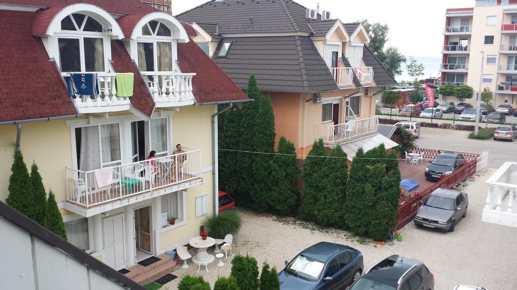 Crystal Es Susanne Panzio Bed & Breakfast Siofok Ngoại thất bức ảnh