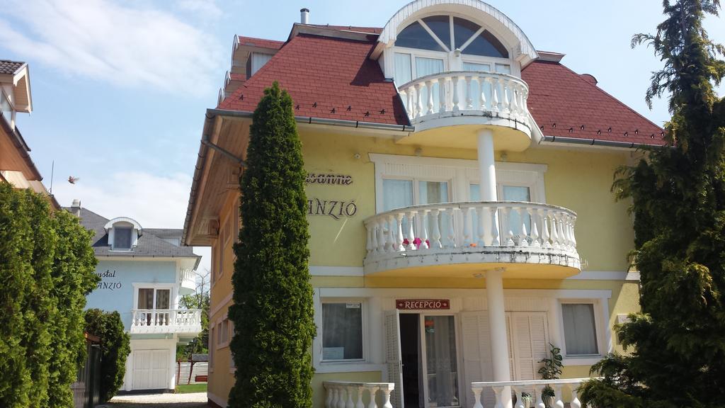 Crystal Es Susanne Panzio Bed & Breakfast Siofok Ngoại thất bức ảnh